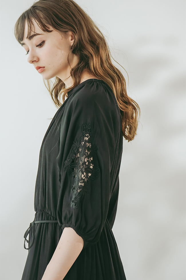 刺繍レーススリーブワンピース